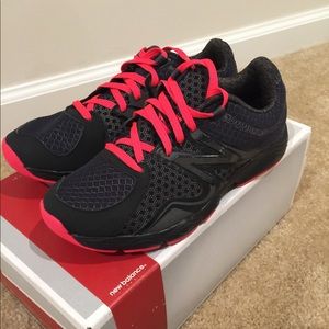 New balance women’s training shoes Sz 5